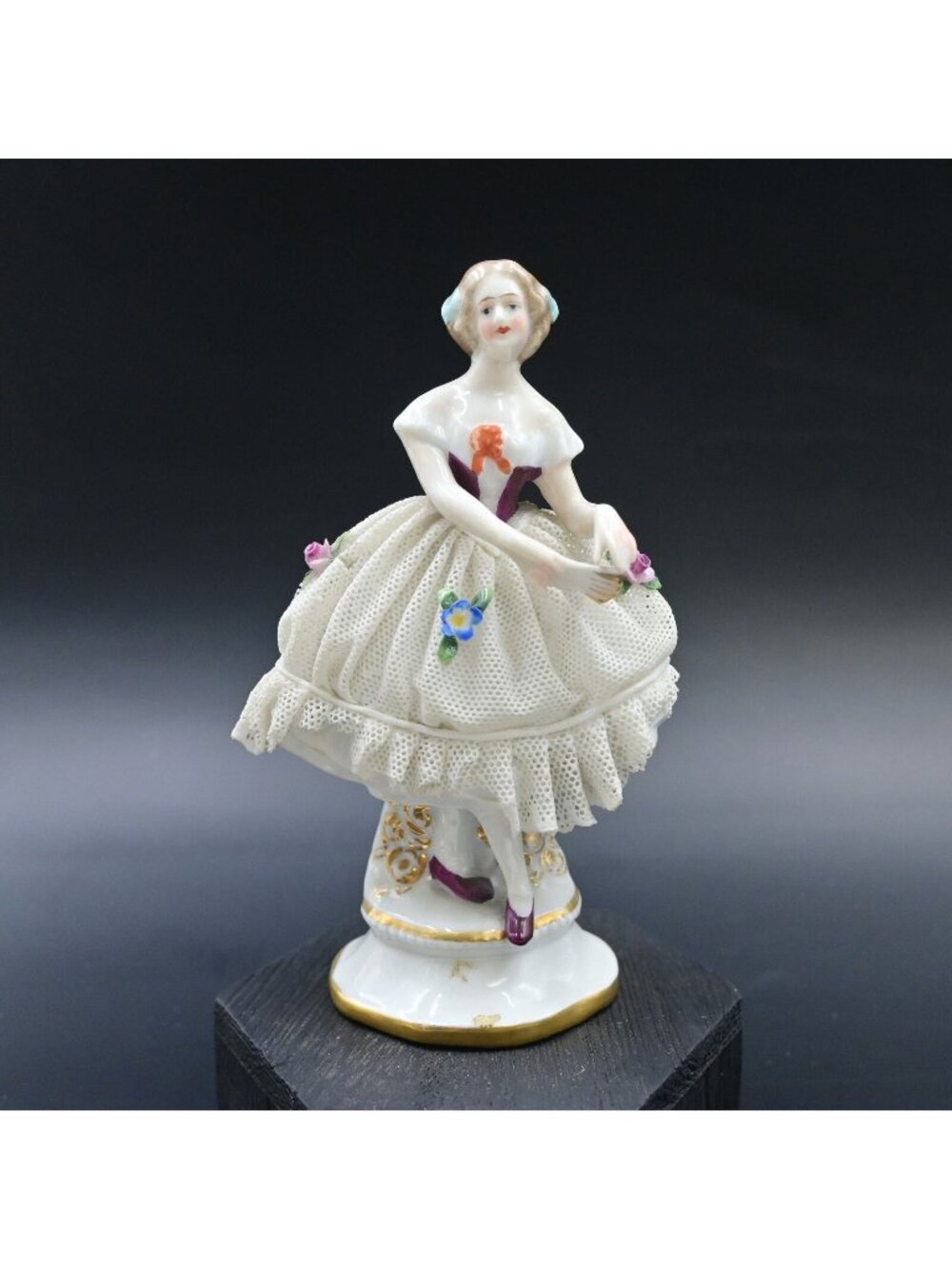 Dresden Sitzendorf Lace Lady With Fan  German Porcelain Vintage Figure